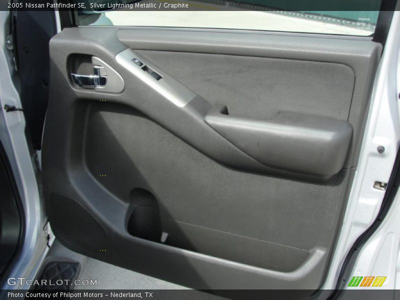 Silver Lightning Metallic / Graphite 2005 Nissan Pathfinder SE