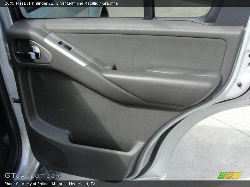 Silver Lightning Metallic / Graphite 2005 Nissan Pathfinder SE