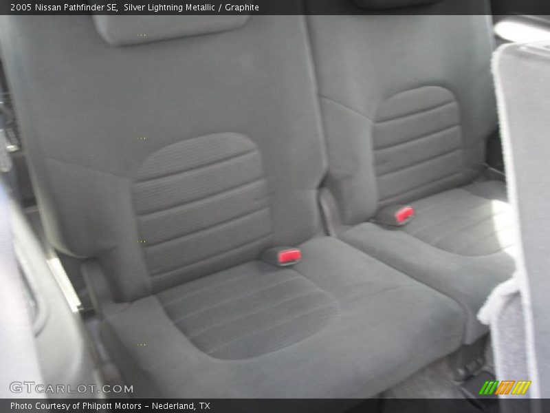 Silver Lightning Metallic / Graphite 2005 Nissan Pathfinder SE
