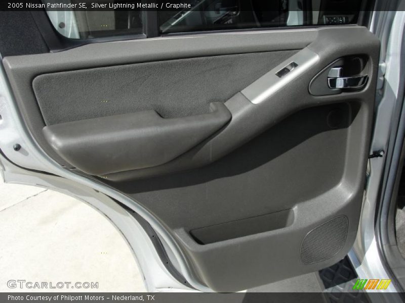 Silver Lightning Metallic / Graphite 2005 Nissan Pathfinder SE