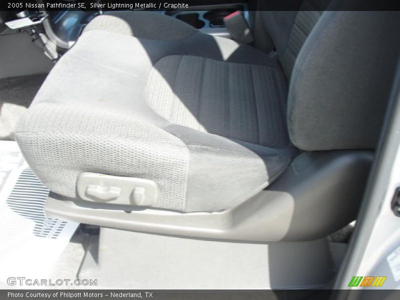 Silver Lightning Metallic / Graphite 2005 Nissan Pathfinder SE