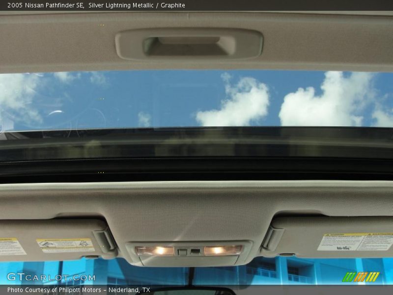 Silver Lightning Metallic / Graphite 2005 Nissan Pathfinder SE