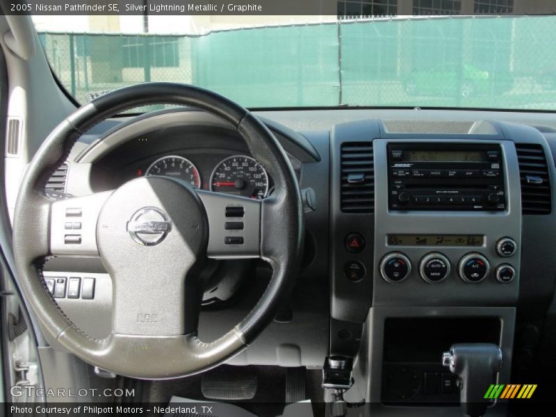 Silver Lightning Metallic / Graphite 2005 Nissan Pathfinder SE