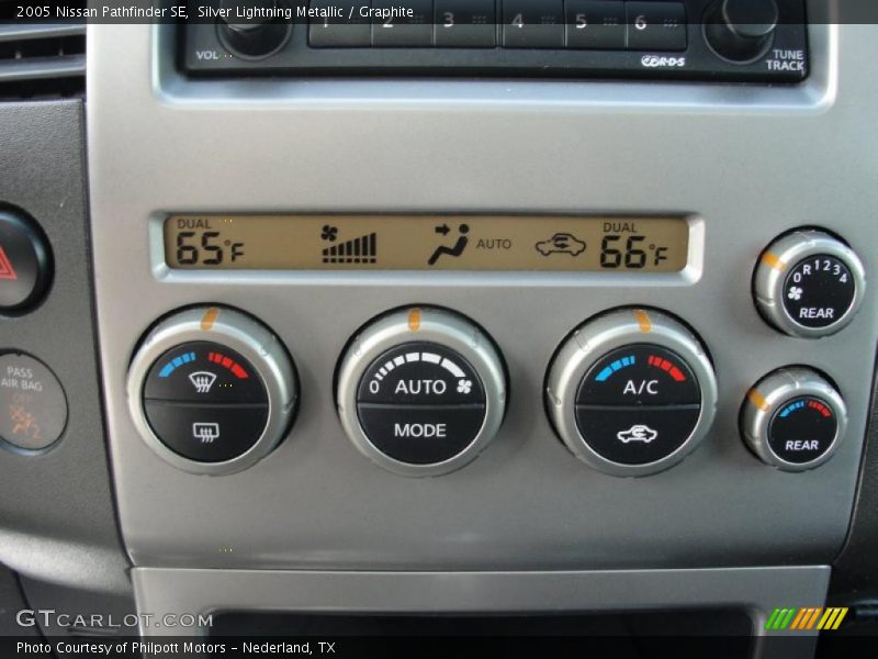 Silver Lightning Metallic / Graphite 2005 Nissan Pathfinder SE
