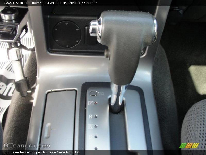 Silver Lightning Metallic / Graphite 2005 Nissan Pathfinder SE