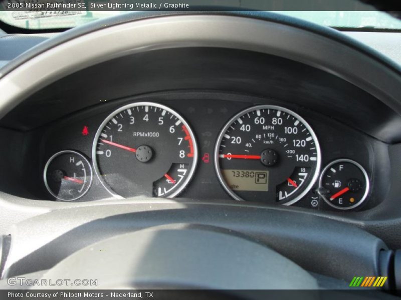 Silver Lightning Metallic / Graphite 2005 Nissan Pathfinder SE