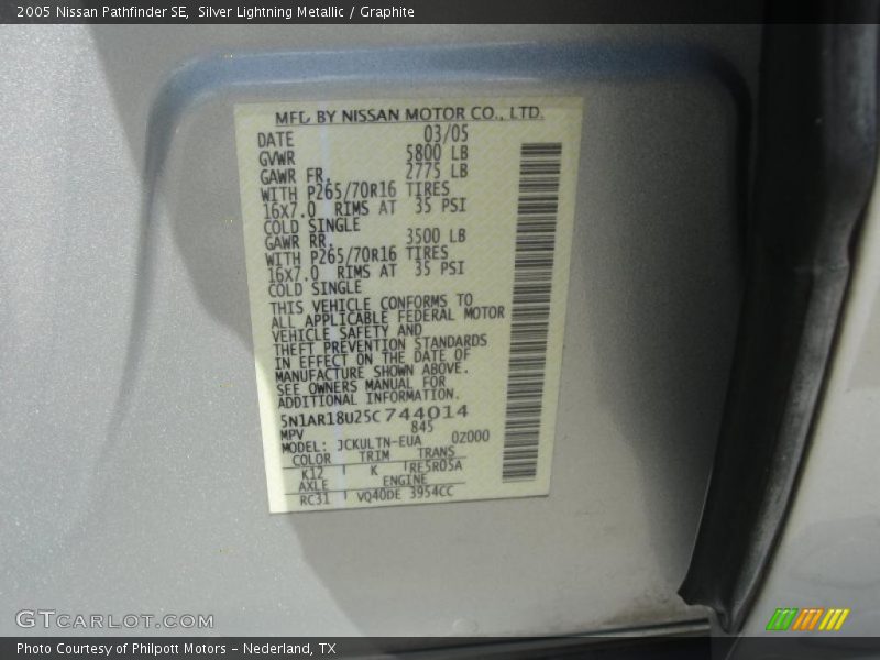 Silver Lightning Metallic / Graphite 2005 Nissan Pathfinder SE