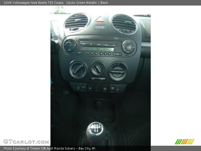 Gecko Green Metallic / Black 2006 Volkswagen New Beetle TDI Coupe