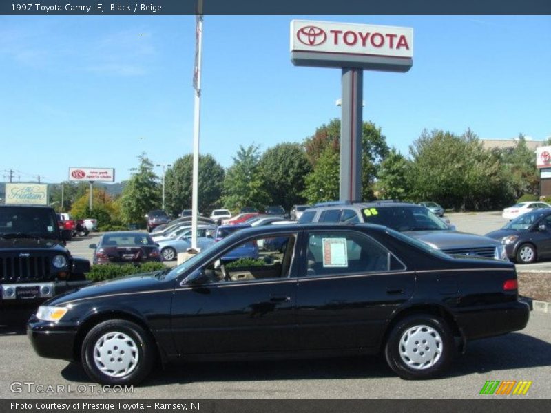 Black / Beige 1997 Toyota Camry LE