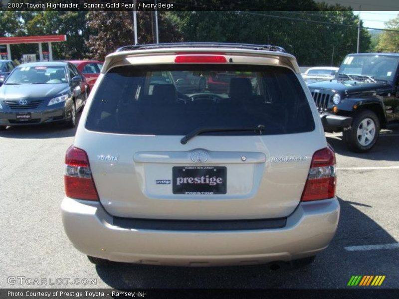 Sonora Gold Pearl / Ivory Beige 2007 Toyota Highlander