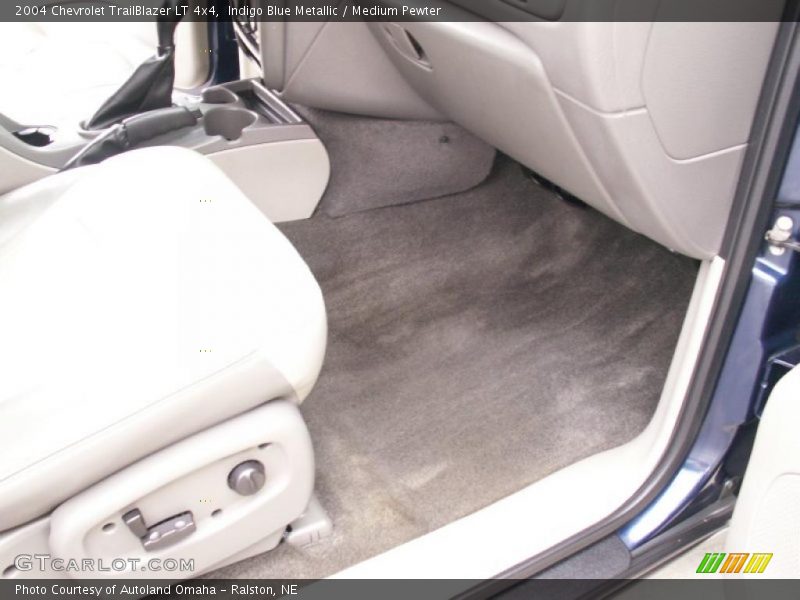Indigo Blue Metallic / Medium Pewter 2004 Chevrolet TrailBlazer LT 4x4