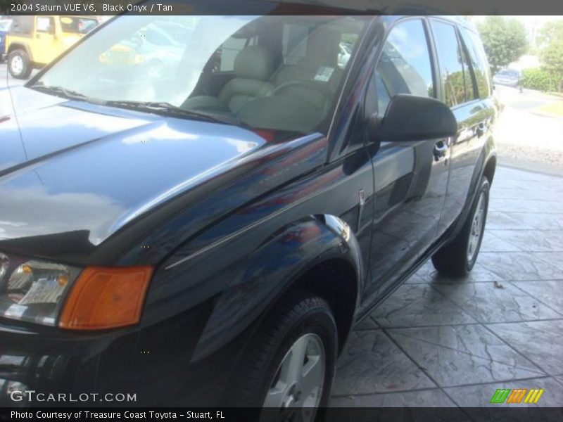 Black Onyx / Tan 2004 Saturn VUE V6