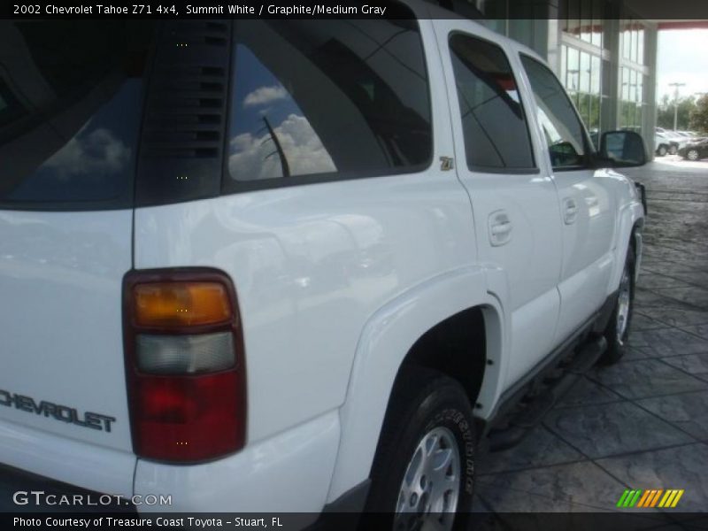 Summit White / Graphite/Medium Gray 2002 Chevrolet Tahoe Z71 4x4