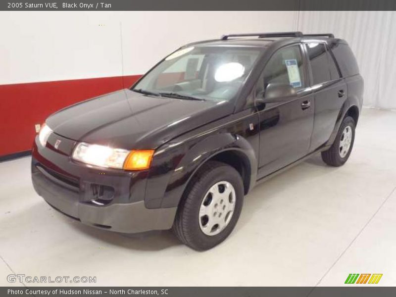Black Onyx / Tan 2005 Saturn VUE