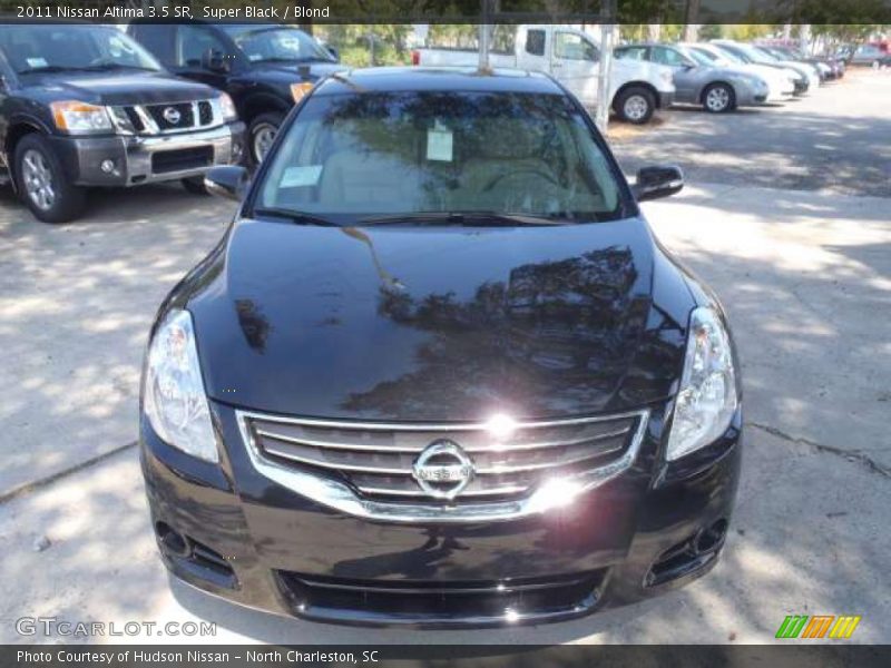 Super Black / Blond 2011 Nissan Altima 3.5 SR