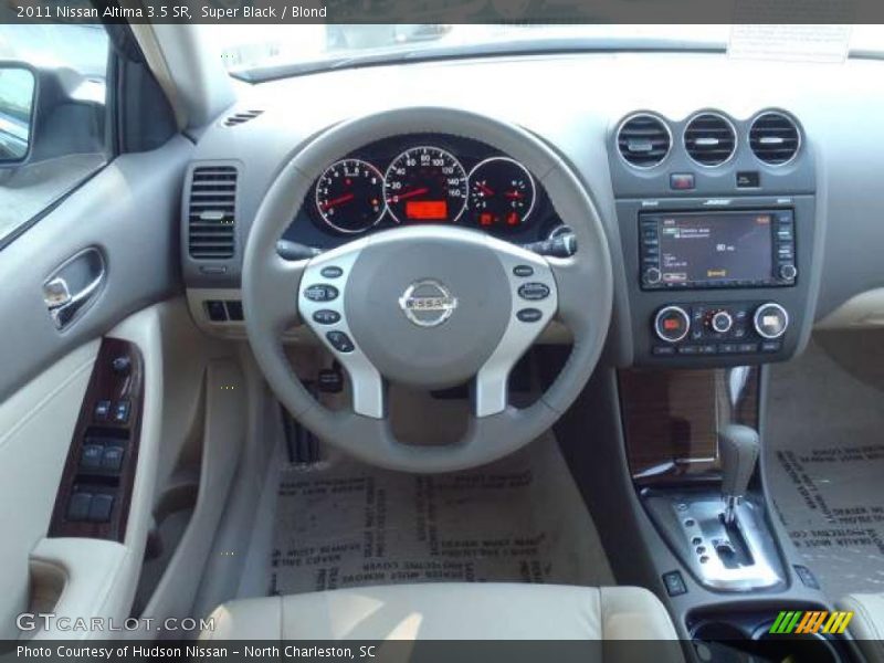 Super Black / Blond 2011 Nissan Altima 3.5 SR