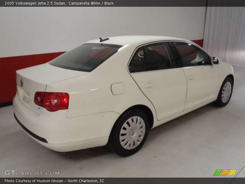 Campanella White / Black 2005 Volkswagen Jetta 2.5 Sedan