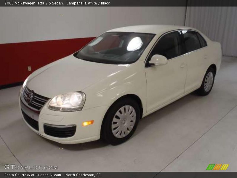 Campanella White / Black 2005 Volkswagen Jetta 2.5 Sedan