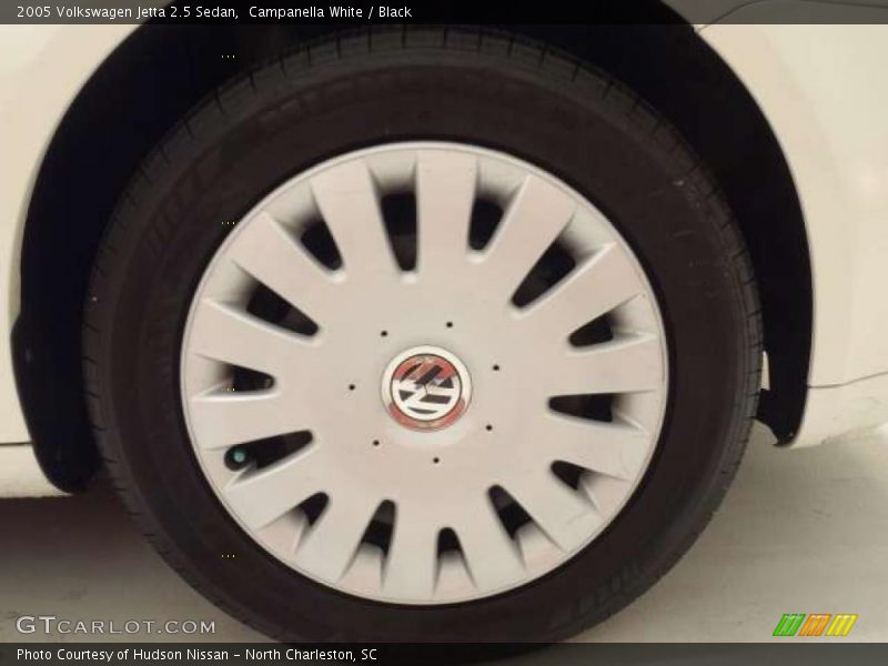 Campanella White / Black 2005 Volkswagen Jetta 2.5 Sedan