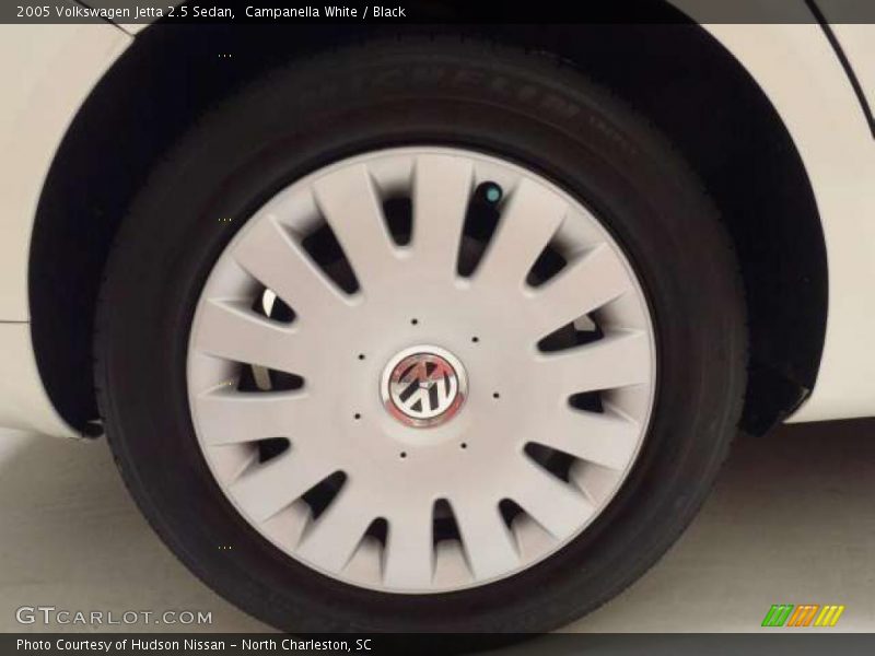 Campanella White / Black 2005 Volkswagen Jetta 2.5 Sedan
