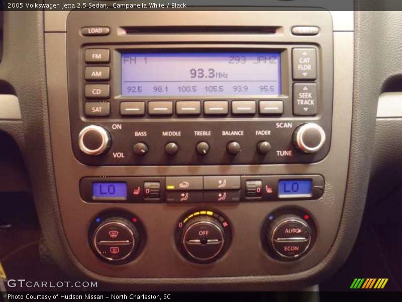 Campanella White / Black 2005 Volkswagen Jetta 2.5 Sedan