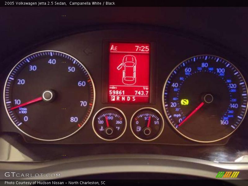 Campanella White / Black 2005 Volkswagen Jetta 2.5 Sedan
