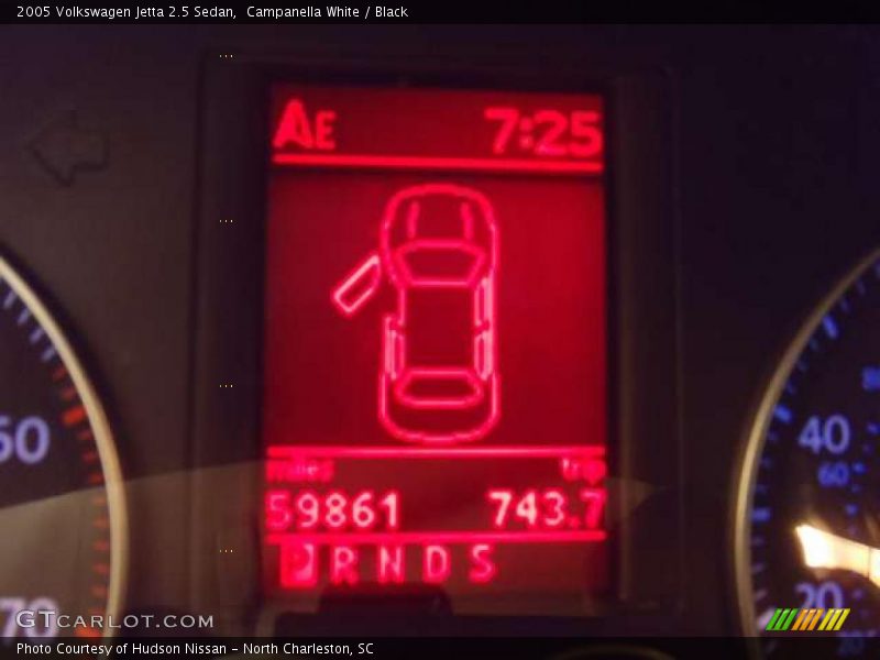 Campanella White / Black 2005 Volkswagen Jetta 2.5 Sedan