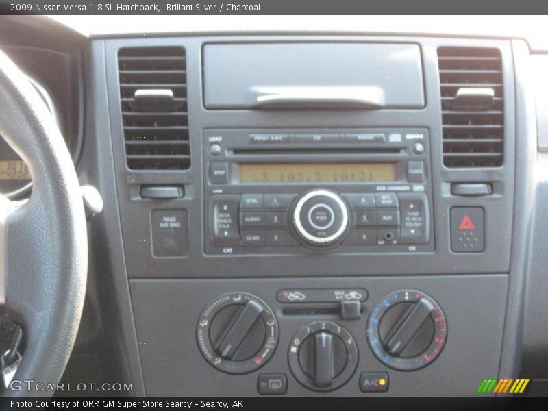 Brillant Silver / Charcoal 2009 Nissan Versa 1.8 SL Hatchback