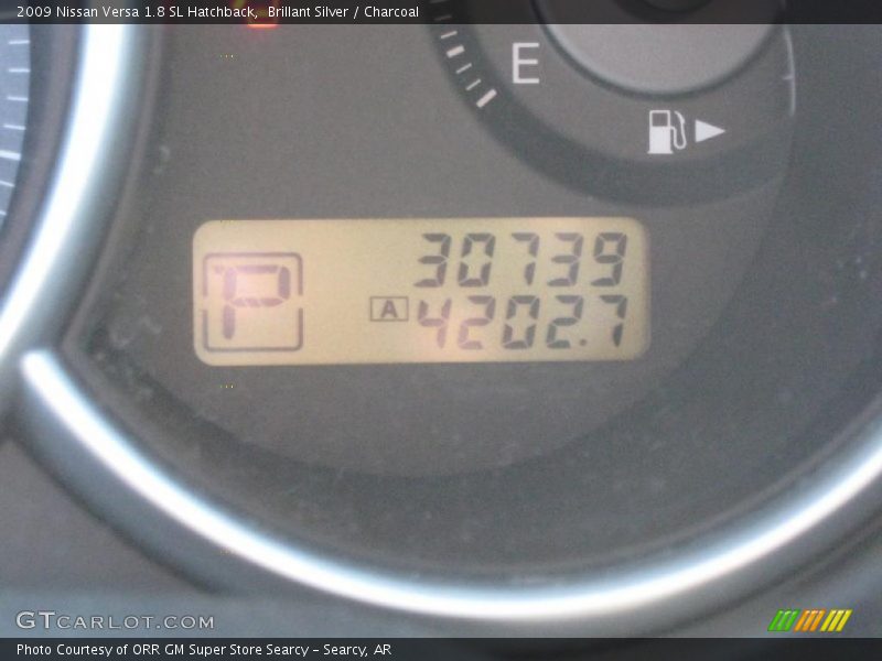 Brillant Silver / Charcoal 2009 Nissan Versa 1.8 SL Hatchback