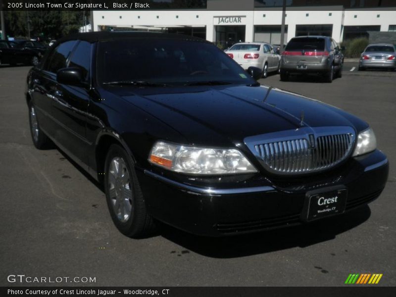 Black / Black 2005 Lincoln Town Car Signature L