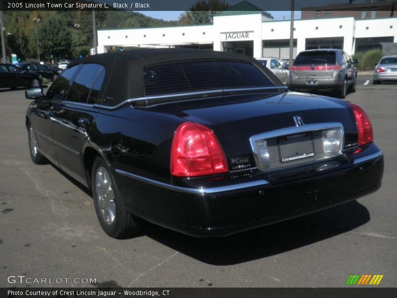 Black / Black 2005 Lincoln Town Car Signature L