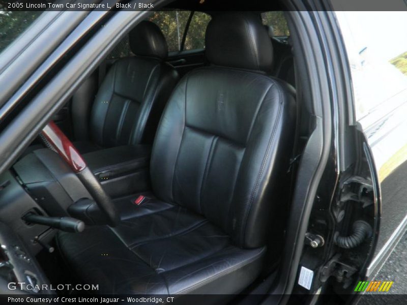 Black / Black 2005 Lincoln Town Car Signature L