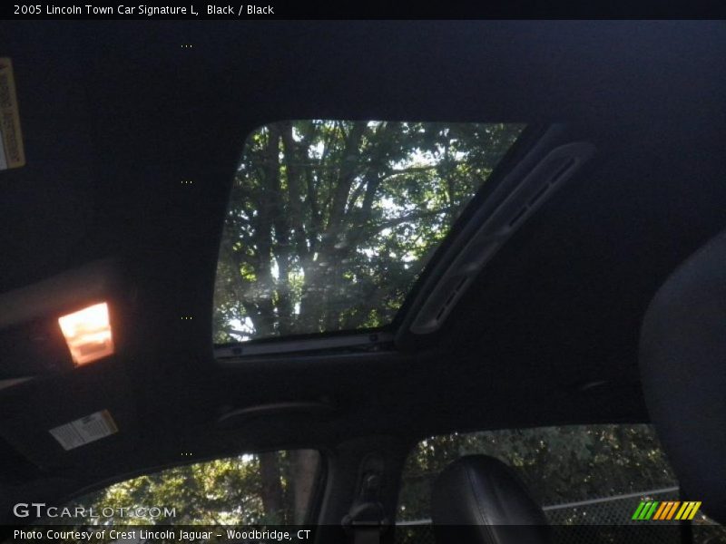 Black / Black 2005 Lincoln Town Car Signature L