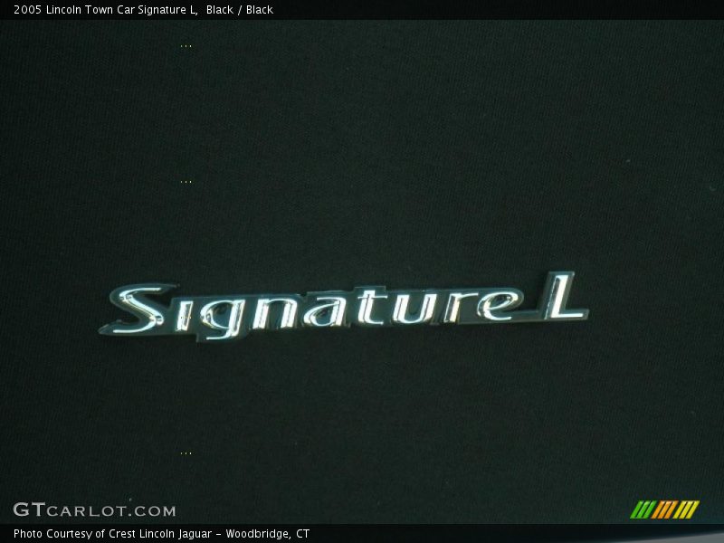 Black / Black 2005 Lincoln Town Car Signature L