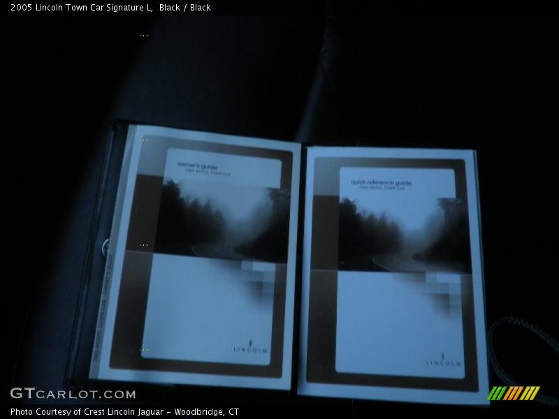 Black / Black 2005 Lincoln Town Car Signature L