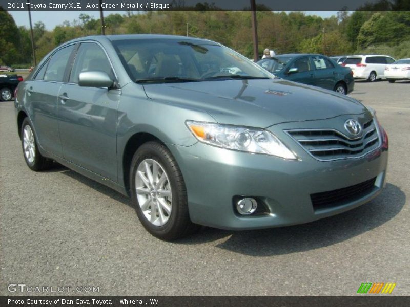Aloe Green Metallic / Bisque 2011 Toyota Camry XLE