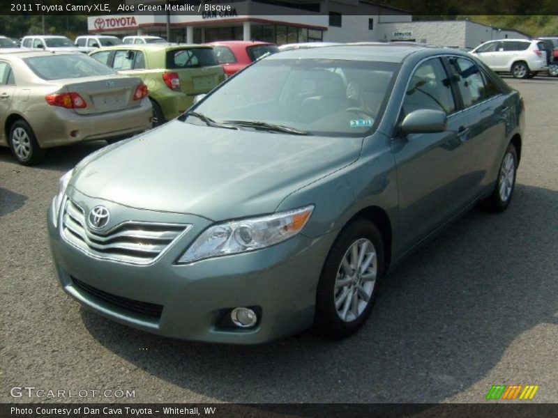 Aloe Green Metallic / Bisque 2011 Toyota Camry XLE
