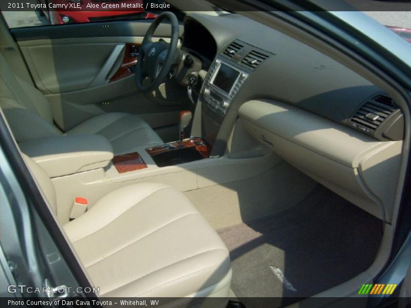 Aloe Green Metallic / Bisque 2011 Toyota Camry XLE