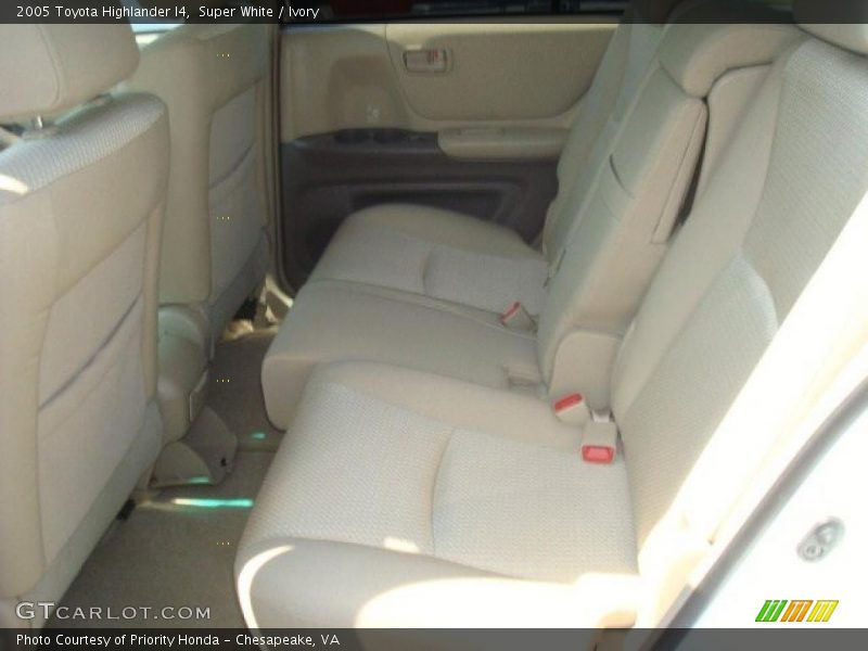 Super White / Ivory 2005 Toyota Highlander I4
