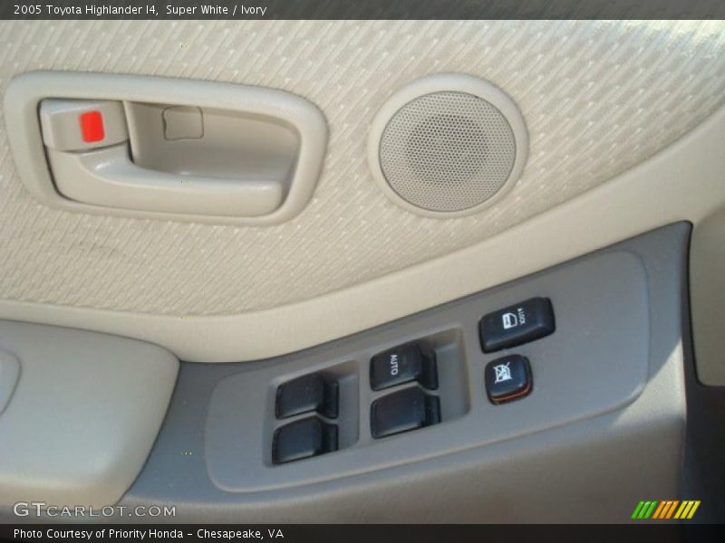 Super White / Ivory 2005 Toyota Highlander I4