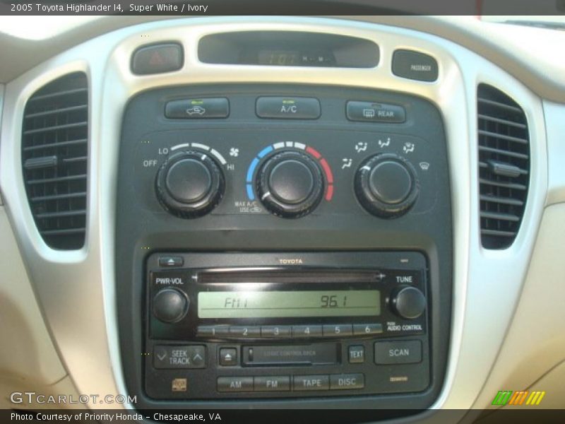 Super White / Ivory 2005 Toyota Highlander I4