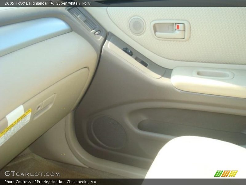 Super White / Ivory 2005 Toyota Highlander I4