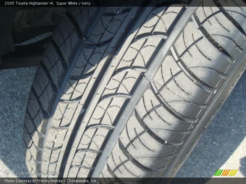 Super White / Ivory 2005 Toyota Highlander I4