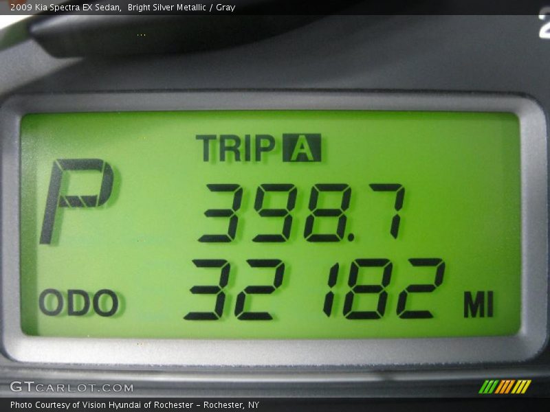 Bright Silver Metallic / Gray 2009 Kia Spectra EX Sedan