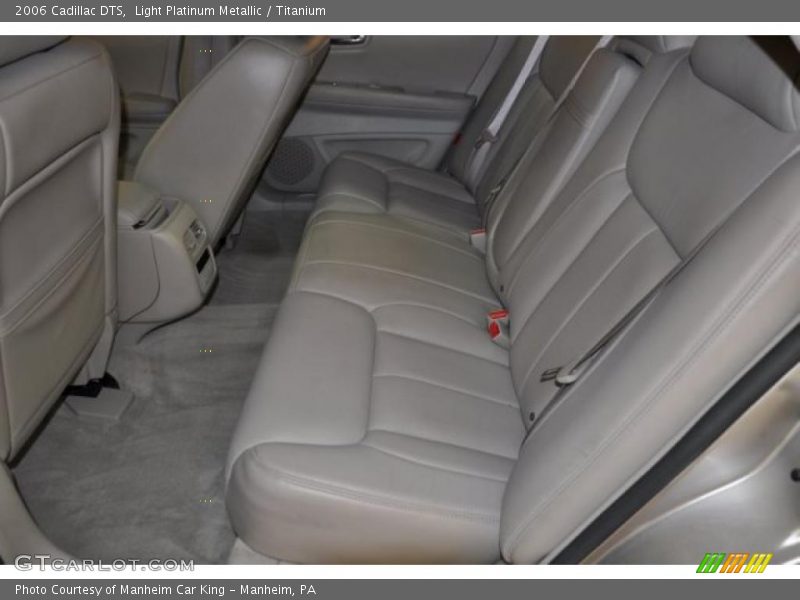 Light Platinum Metallic / Titanium 2006 Cadillac DTS