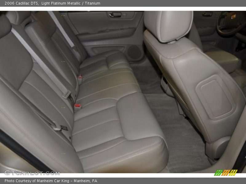 Light Platinum Metallic / Titanium 2006 Cadillac DTS