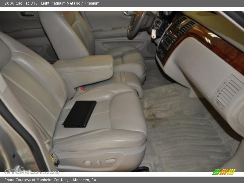Light Platinum Metallic / Titanium 2006 Cadillac DTS