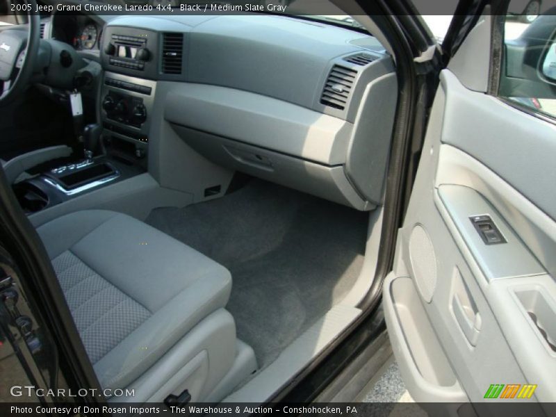 Black / Medium Slate Gray 2005 Jeep Grand Cherokee Laredo 4x4