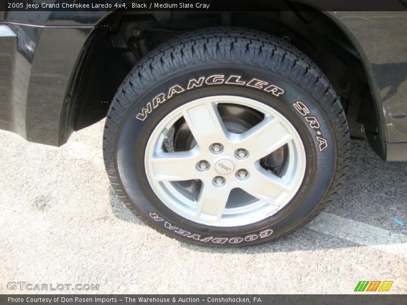 Black / Medium Slate Gray 2005 Jeep Grand Cherokee Laredo 4x4