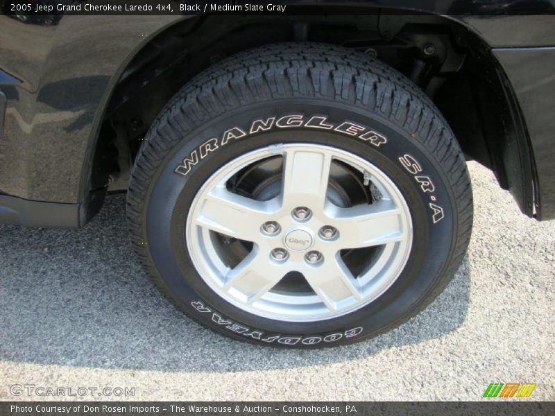 Black / Medium Slate Gray 2005 Jeep Grand Cherokee Laredo 4x4